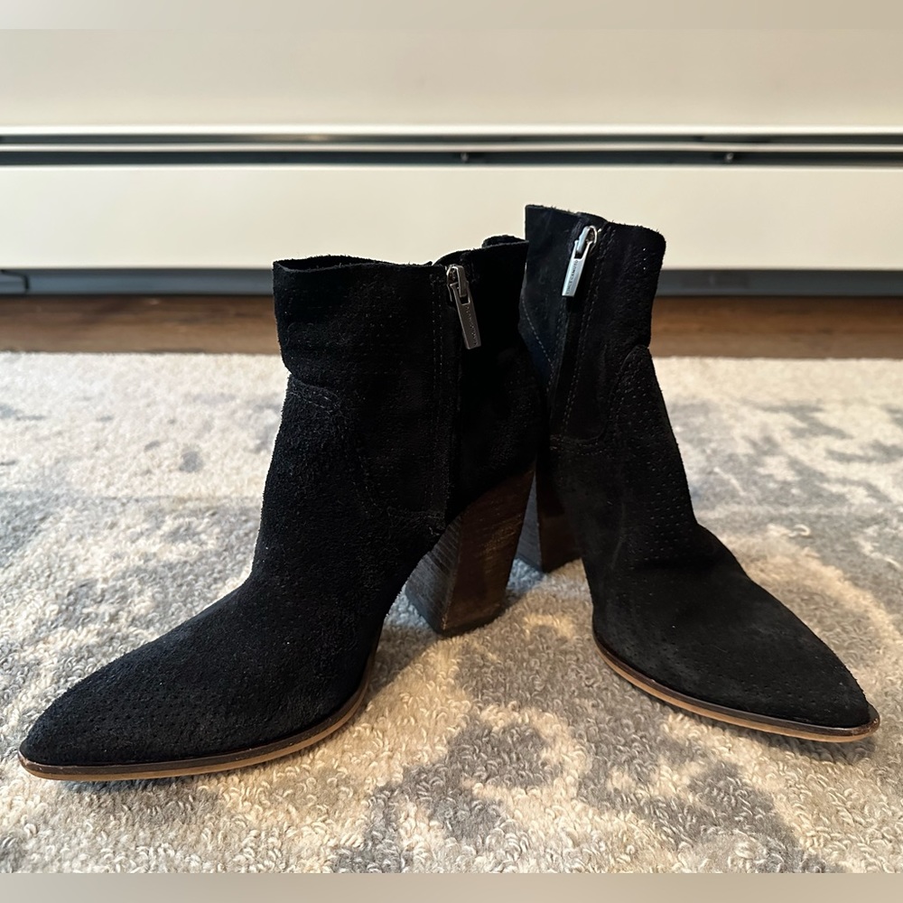 Low rise suede Vince Camuto boots (size 8)